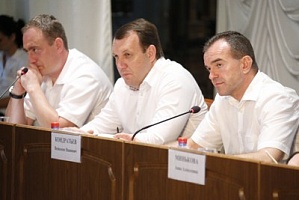 Кондратьев на встрече с общественностью Гулькевичского района призвал жителей – активнее участвовать в решении проблем муниципалитета