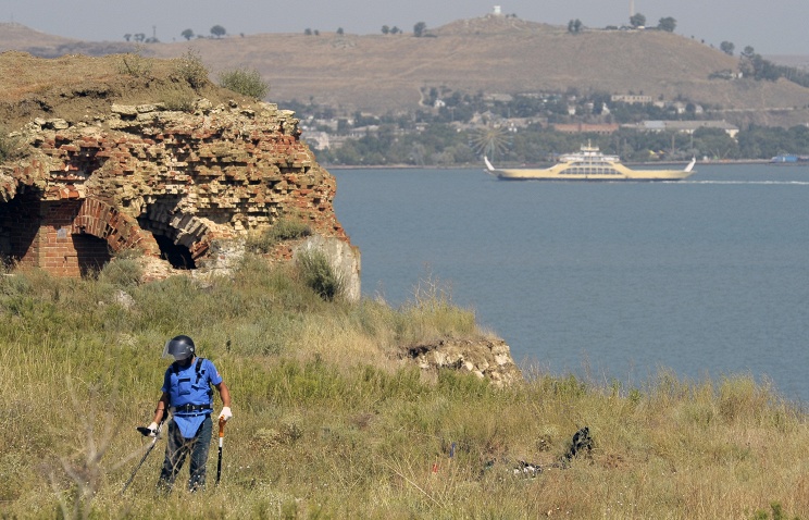 Испытания на прочность грунта в районе строительства моста через Керченский пролив проводят натурными сваями