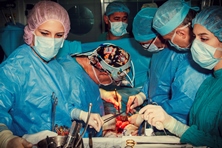 Почти 12 часов пришивали хирурги Краснодара мужчине кисть руки