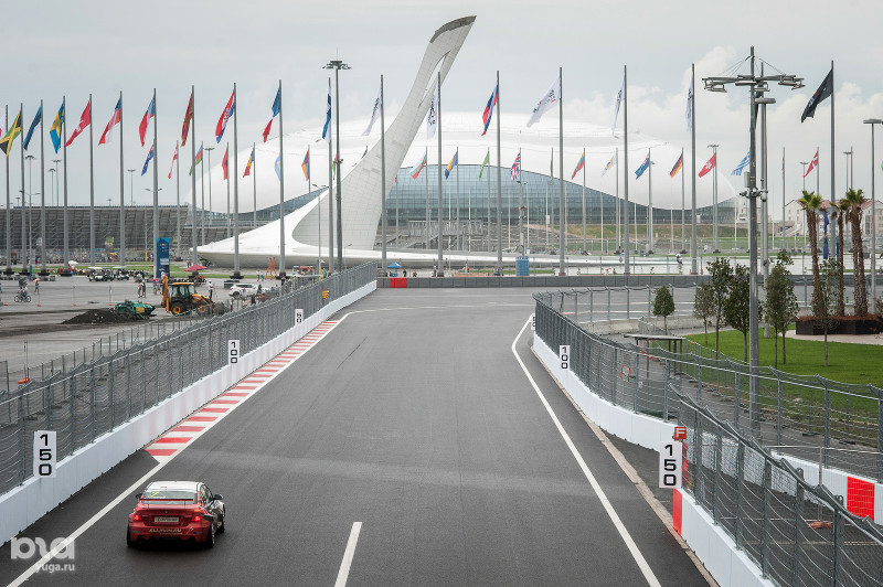 Первые грузы команд Формулы 1 принял сегодня Сочи Автодром