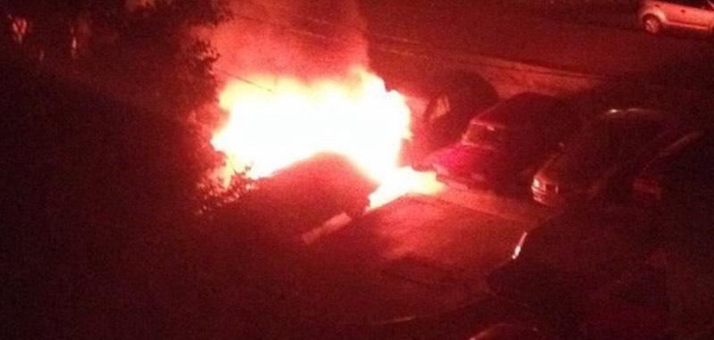 Четыре автомобиля в результате поджога минувшей ночью сгорели в Новороссийске
