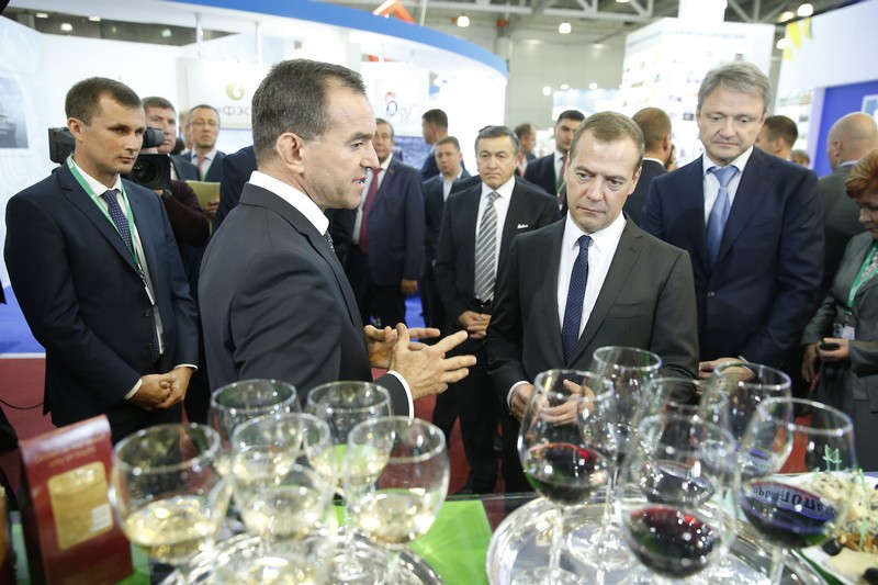 Глава Правительства высоко оценил экспозицию Кубани на российской агропромышленной выставке «Золотая осень»/ФОТО/