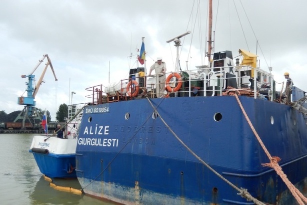 В акватории порта Ейск ликвидировано нефтяное пятно