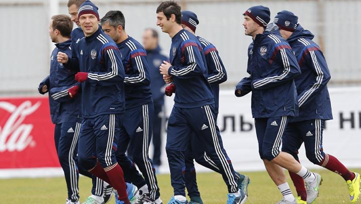 Сборная России по футболу прибыла в Ростов-на-Дону