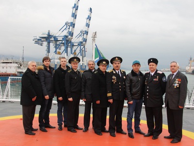 Делегация Краснодара вручила подарки экипажу пограничного сторожевого корабля «Краснодарец»