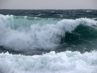 На Черном море опасное волнение с сильным ветром