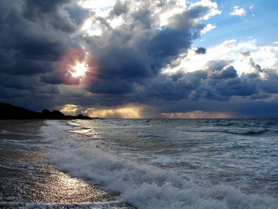 В Черном море и Керченском проливе ветер и высокие волны