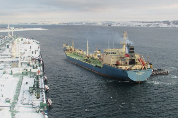 Перевалочный комплекс в Мурманске принял первую нефть Арктики