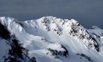 В горах Красной Поляны разбился лыжник