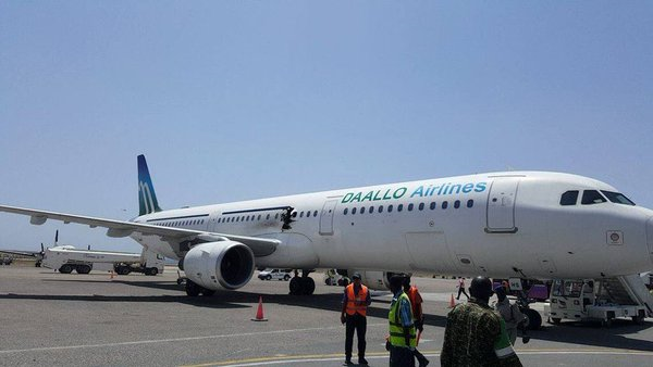 Из-за взрыва на борту пассажирский самолет Daallo Airlines вернулся в аэропорт