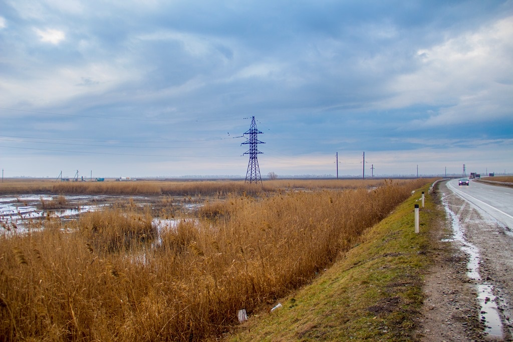 Почти 100 км высоковольтных линий отремонтировало Кубаньэнерго на территории Тимашевского энергорайона в 2015 году /ФОТО/
