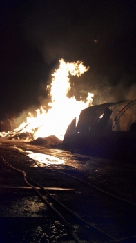 Всю ночь пожарные боролись с возгоранием на Кубани