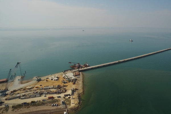 Почти 3 млн тонн стройматериалов доставлено на сооружение моста 