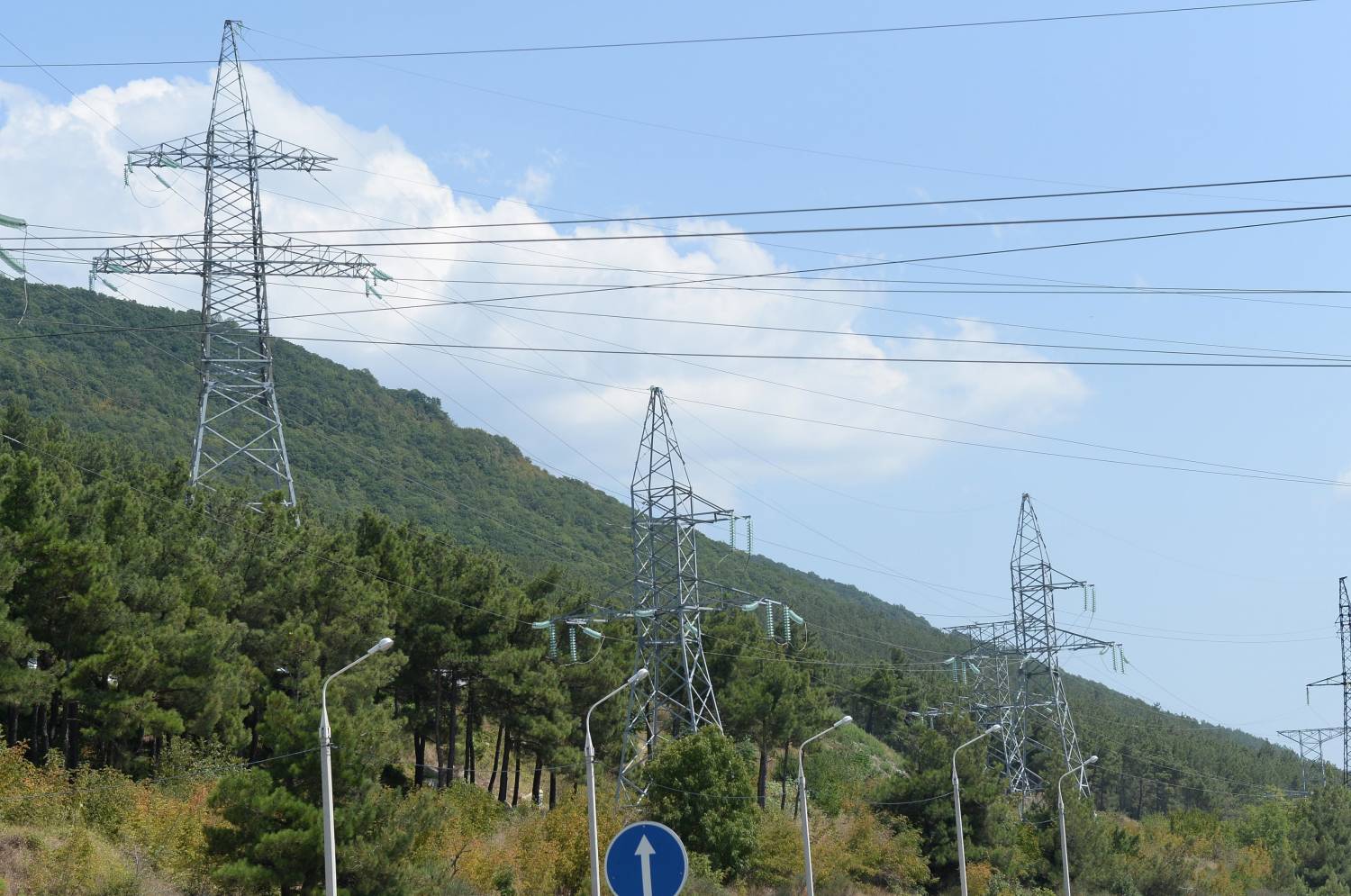 На Кубани с линии электропередачи неизвестные украли 1,5 км провода