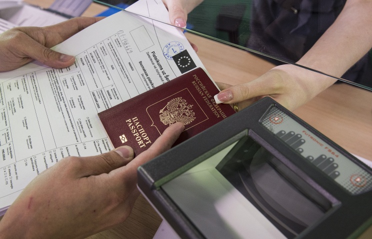 Консульство Греции в Москве завалено паспортами российских туристов