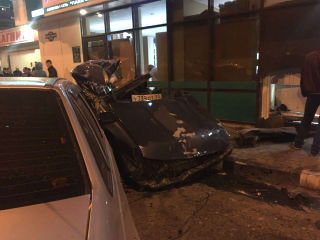 В Краснодаре погиб водитель иномарки, влетевший в витрины магазинов
