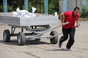 На Кубани селяне сорстязались в силовом троеборье, сборке и разборке на время доильного аппарата