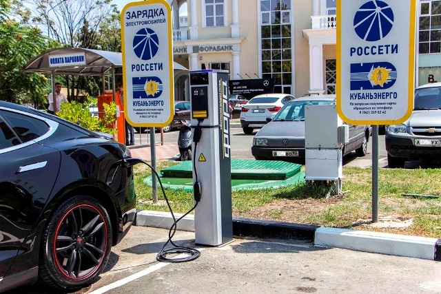 Первые российские зарядки для электромобилей установлены специалистами Кубаньэнерго в Сочи