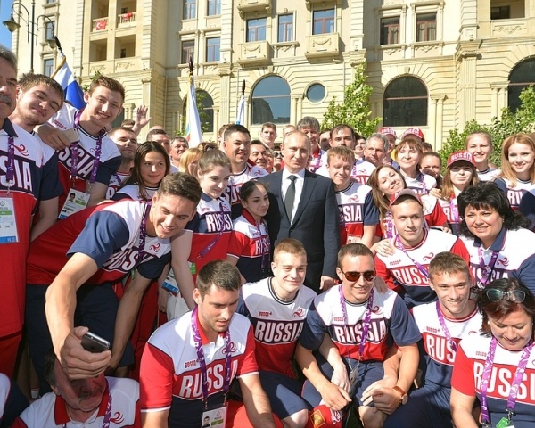 Президент Владимир Путин поздравил с триумфом сборную России на первых Европейских играх в Баку