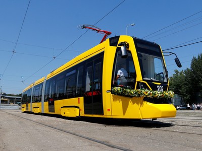 На маршрут в Краснодаре впервые вышел новый трехсекционный трамвай «Метелица»