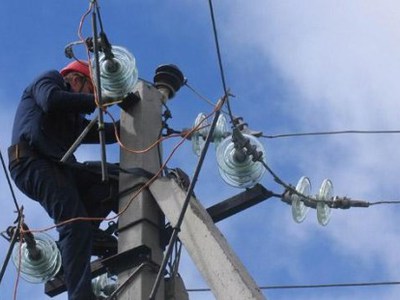 Энергетики в Краснодаре оперативно устраняют последствия аварий на ВЛ электропередачи