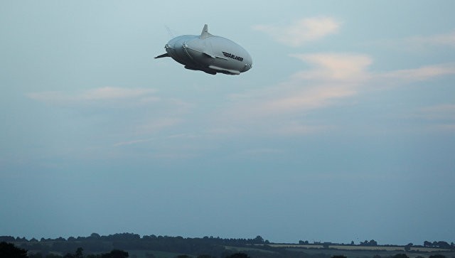 Воздушное судно длиной 92 м поднялось в небо в Великобритании
