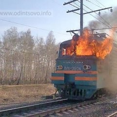 В г. Славянске -на-Кубани на ст.Потока загорелся электровоз,перевозящий уголь