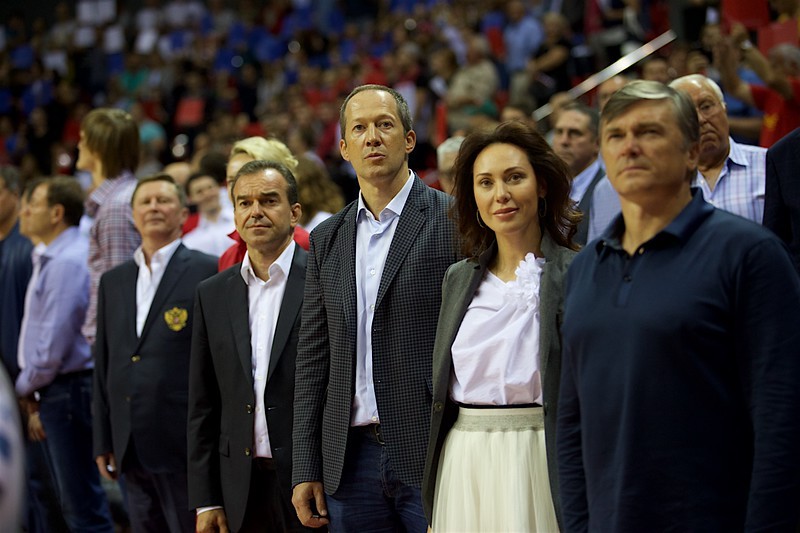 Губернатор посетил баскетбольный матч сборных России и Швеции ОБНОВЛЕНО