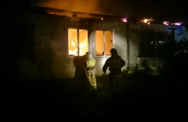 На Кубани минувшей ночью сгорел барак, 20 жильцов эвакуированы
