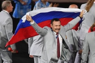 МИД РФ: Пронесшему флаг России на Паралимпиаде белорусу подарят квартиру