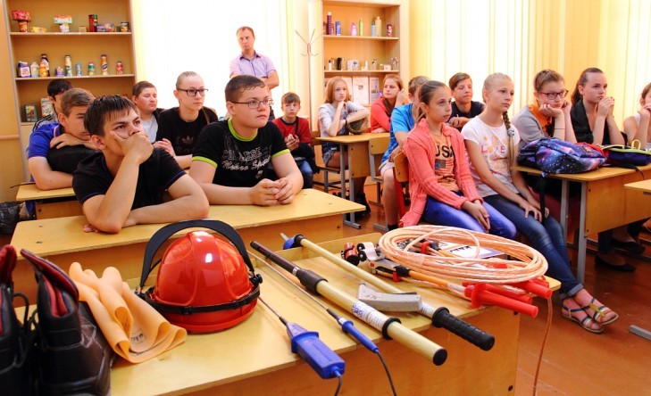 Ленинградские энергетики в этом году обучили основам электробезопасности более 2500 тысяч учащихся