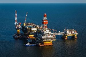 ЛУКОЙЛ начал на Каспии эксплуатацию крупнейшего в Новой России месторождения нефти