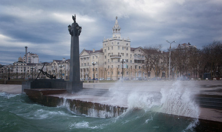 Большой шторм и сильный ветер надвигаются на Черноморское побережье в районе Новороссийска и Анапы