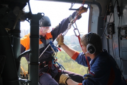 После прыжка с парашютом в Краснодарском крае пропали трое военнослужащих