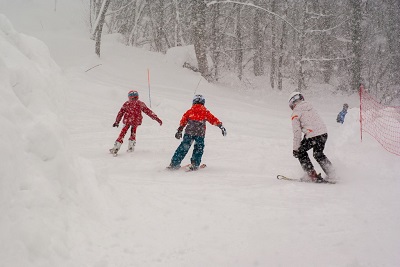 В Красной Поляне Сочи начался сезон катания лыжников