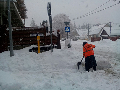 В сочинском поселке Красная Поляна выпал снег высотой более полуметра