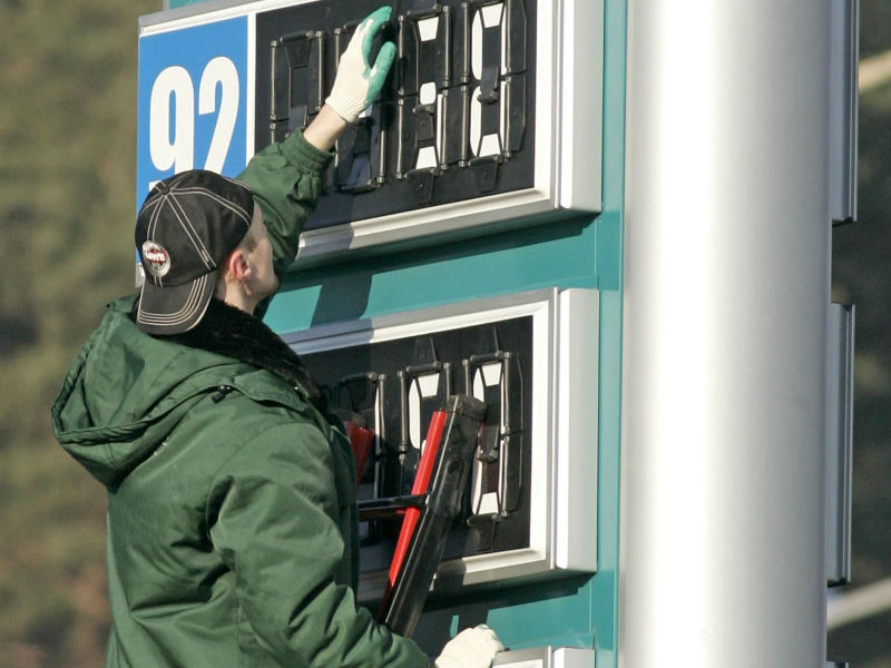 Больше всех в России бензины Аи-92 и Аи-95 подорожали за неделю в ЮФО -- на 36 и 38 коп за литр