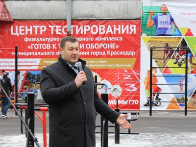 В сквере Дружба в Краснодаре открыли площадку для уличных силовых видов спорта