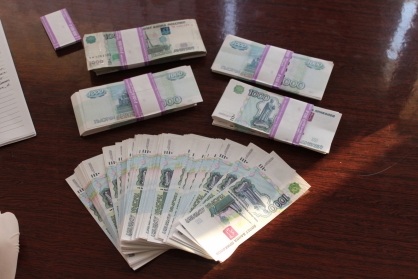 Оперуполномоченные Краснодарского ЛУ МВД РФ путем обмана получили взятку в размере 400 000 руб
