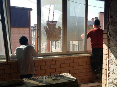 В Краснодаре в доме по ул. им. Прокофьева ремонтные работы продолжались в выходные дни