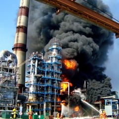 В Нижнем Тагиле Свердловской области горит нефтебеза