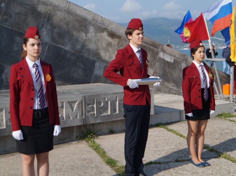Молодёжные отряды Новороссийска продолжают восстановливать имена погибших защитников города-героя