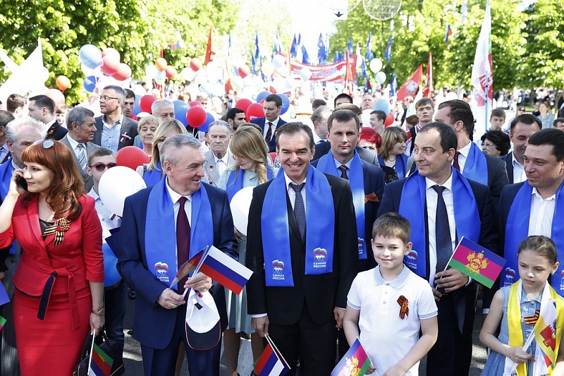 Губернатор принял участие в первомайской демонстрации в Краснодаре
