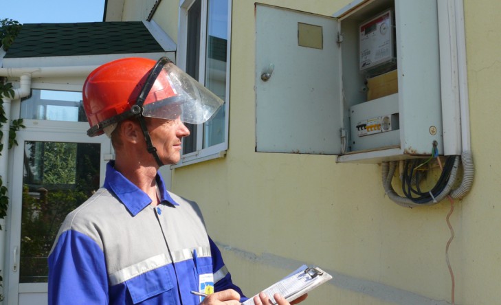 Кубаньэнерго провело массовый съем показаний с приборов учета электроэнергии в курортных поселках Темрюкского района