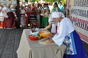 Один из самых вкусных на Кубани фестиваль вареников собрал тысячи зрителей
