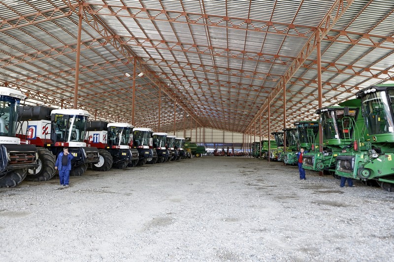 На Кубани озимую пшеницу готов убирать комбайновый парк из 7200 комбайнов