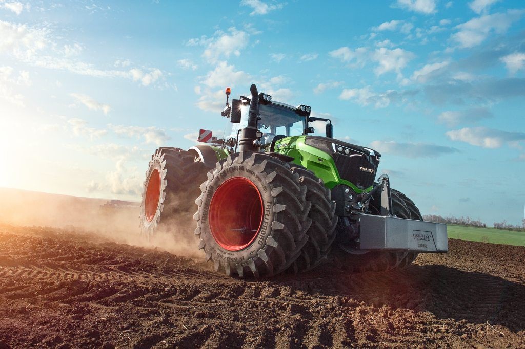 На поля Кубани 20 июля выйдет самый мощный универсальный трактор в мире