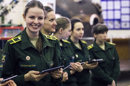 С. Шойгу: в 2017 году в Краснодаре начнут готовить военных летчиц