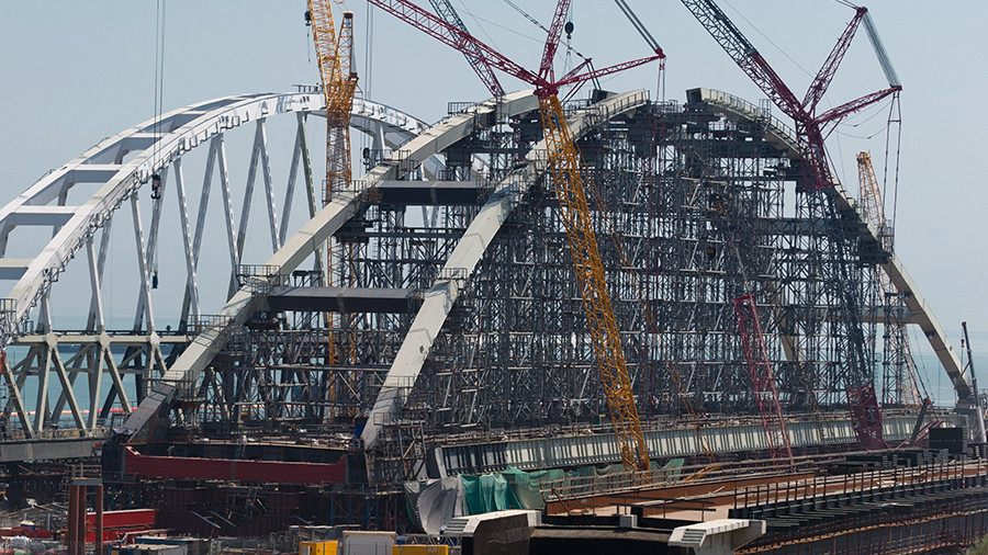 В Керченском проливе стартовала операция по доставке и монтажу арок Крымского моста