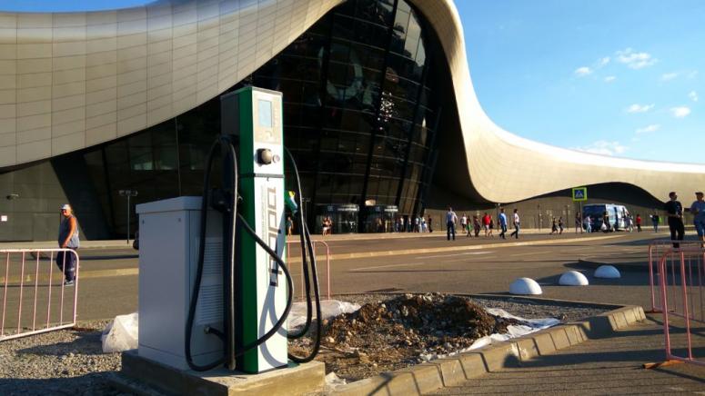 Первая сверхбыстрая станция для электромобилей установлена в Краснодаре